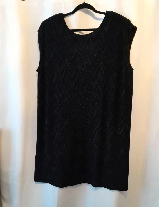 Robe sans manches, noire, Marque Kiabi, taille 56/58